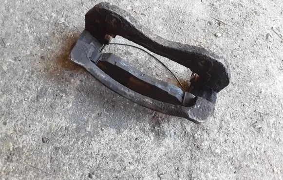 Hyundai Trajet Front Brake Caliper Pad/Carrier NOCODE