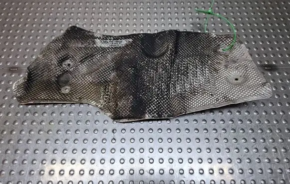 BMW 5 F10 F11 Heat shield in engine bay S27705688 7185246