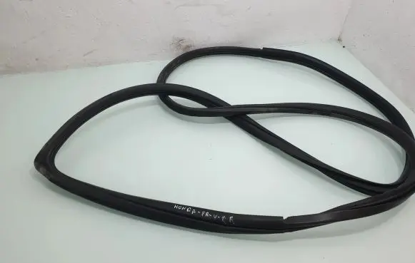 Honda FR-V Front door rubber seal