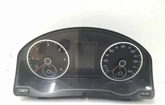 Volkswagen Tiguan Speedometer (instrument cluster) 5N0920982D