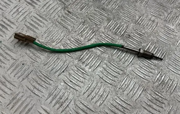 Nissan Juke I F15 Exhaust gas temperature sensor 1473000QAA 226404367R