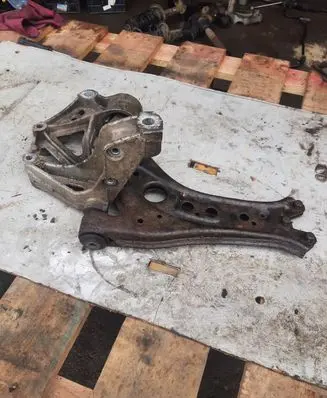 Volkswagen Polo Front lower control arm/wishbone 6Q0199293D