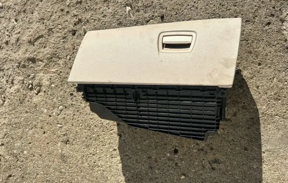 BMW 5 F10 F11 Glove box 9166694 112420 041021031