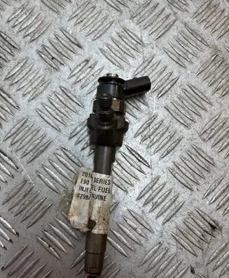 BMW 3 E90 E91 Fuel injector 7798446 0445110601