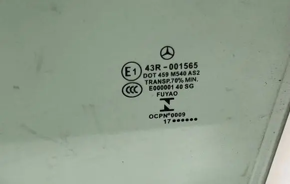 Mercedes-Benz GLA W156 Front door window glass four-door A1567250110 17326