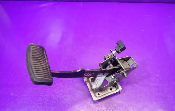 Hyundai Tucson JM Brake pedal