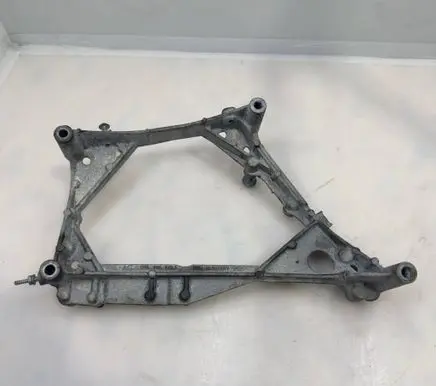 Engine mounting bracket