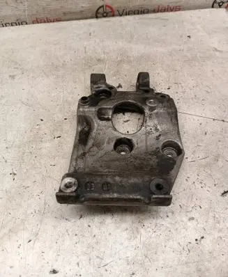 Engine mounting bracket