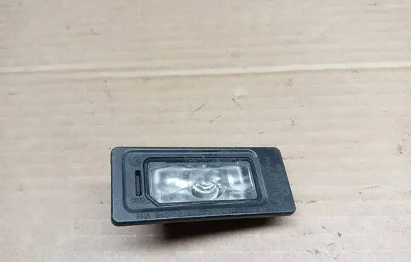 Volkswagen PASSAT B8 Number plate light 5NA943021