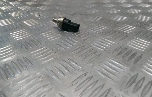 Coolant temperature sensor