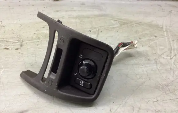 Subaru Legacy Wing mirror switch 8403W