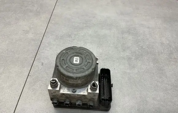 Volkswagen PASSAT B8 ABS Pump 5Q0614517DG