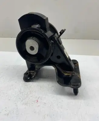 Toyota RAV 4 (XA50) Engine mount bracket
