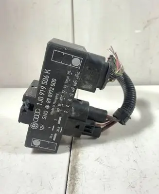 Audi TT Mk1 Coolant fan relay 1J0919506K 898972000