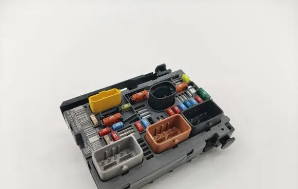 Citroen C4 Grand Picasso Fuse module 9667044880