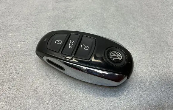 Volkswagen Touareg II Ignition key/card 