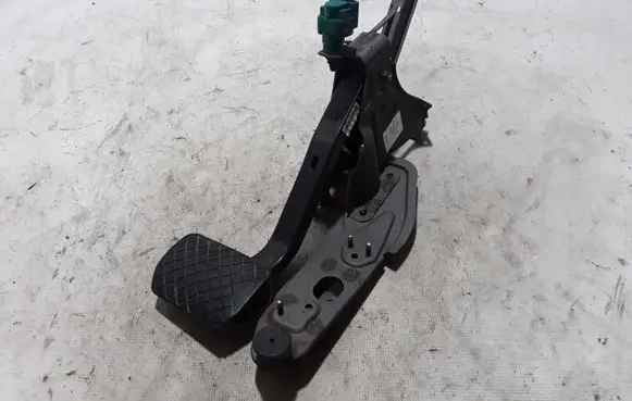 Volkswagen Transporter - Caravelle T5 Brake pedal 7H1723057B