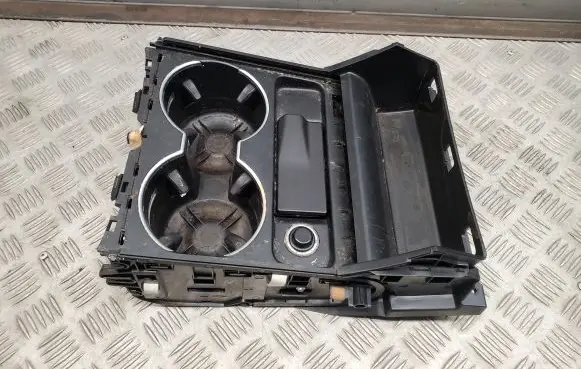 Cup holder front