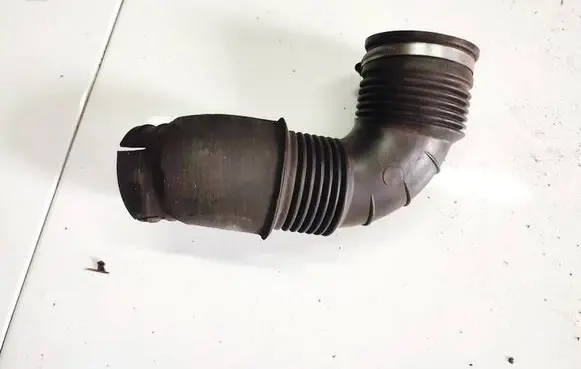 Opel Insignia A Air intake hose/pipe E10942A01
