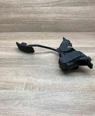 Toyota Avensis T220 Accelerator throttle pedal APM30004 3Y060550