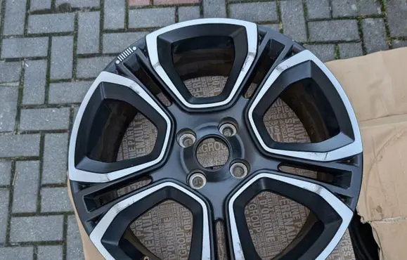 Jeep Avenger R18 alloy rim 52197384