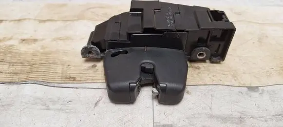 Tailgate/trunk/boot lock/catch/latch