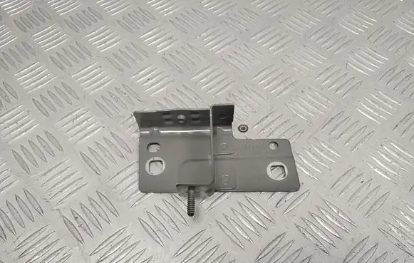 Fender mounting bracket