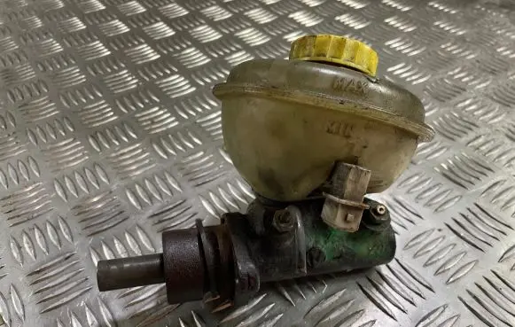 Audi 80 90 S2 B4 Master brake cylinder 89361137