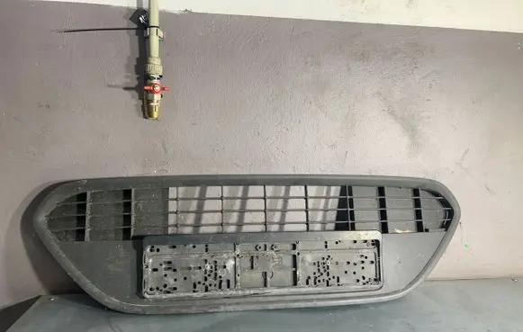 Ford Focus Front bumper lower grill 8M5117B968A 0097A