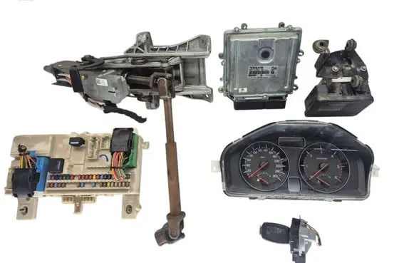 Volvo V50 Engine ECU kit and lock set 30771550AB 30794730AA P31202262