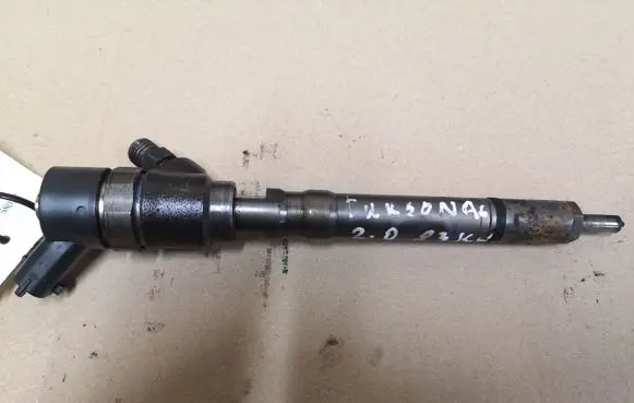 KIA Carens I Fuel injector 0445110064