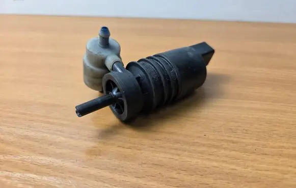 Mercedes-Benz E AMG W212 Windscreen/windshield washer pump 2048660221