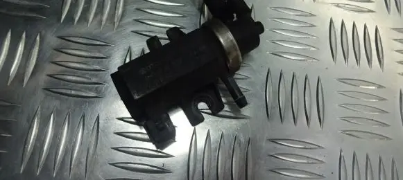 Audi A3 S3 8L Vacuum valve 1H0906627