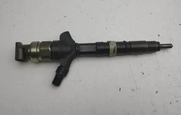 Toyota Corolla E120 E130 Fuel injector 236700G010 04F15114