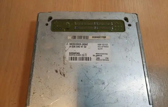 Mercedes-Benz C W203 Engine control unit/module ECU A0265454732 5WK90365 SIM4SE