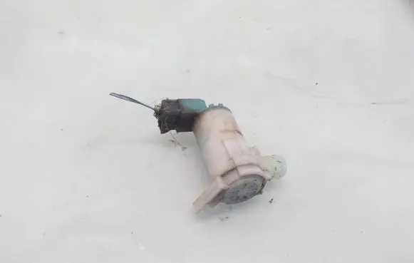 Nissan X-Trail T30 Windscreen/windshield washer pump