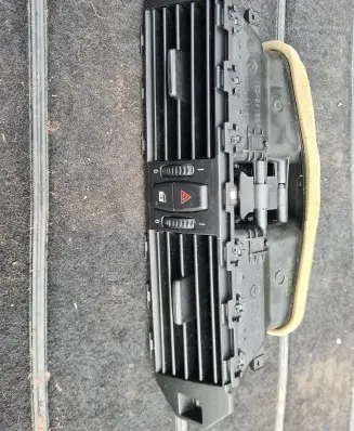 BMW 5 E60 E61 Dash center air vent grill 6910734 7009275