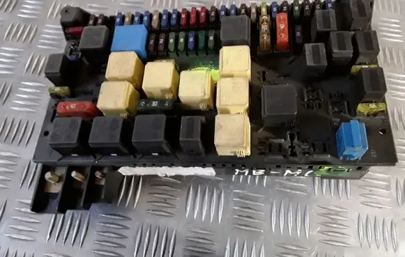Mercedes-Benz ML W163 Fuse module 1635450005 08200100