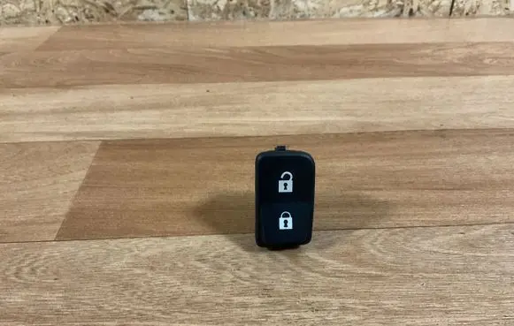 Volvo V50 Central locking switch button 65832