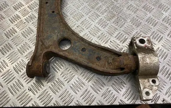 Seat Leon (1P) Front lower control arm/wishbone 1K0199232K