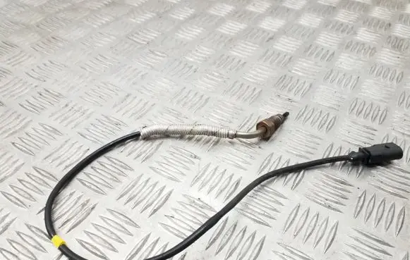 Audi Q3 8U Exhaust gas temperature sensor 04L906088AR 888