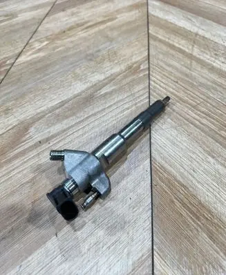 Nissan Navara D23 Fuel injector HMLGT5690R