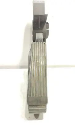 Mercedes-Benz C W203 Accelerator throttle pedal A2033000104