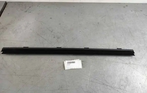 Jaguar XE Rubber seal rear door window/glass T4N16617