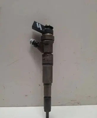 BMW 5 E60 E61 Fuel injector 0445110136
