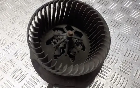 Volkswagen PASSAT B6 Front door blower motor 