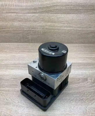 BMW 1 E81 E87 ABS Pump 6787837 6791521