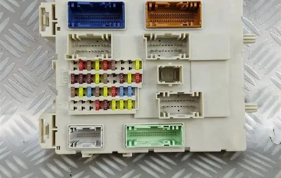 Ford Focus C-MAX Fuse module GV6T14A073DF