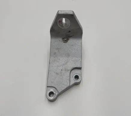Nissan Leaf II (ZE1) Engine mounting bracket