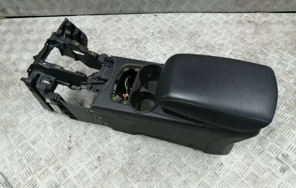 Ford Focus Center console 